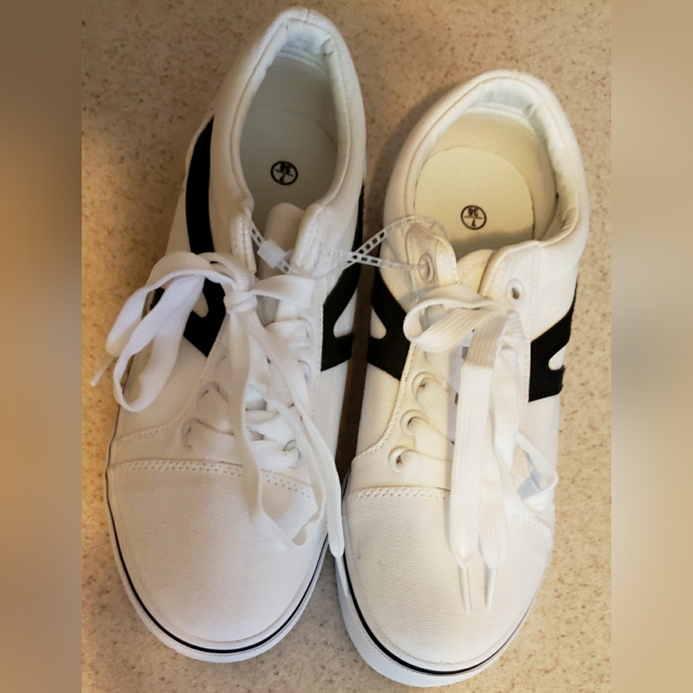 Women's Canvas Lace-up Sneakers